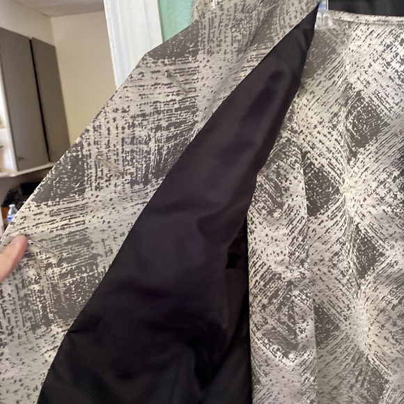 LeSuit size 8 brown and gold dress suit jacket with matching skirt. - Picture 3 of 7